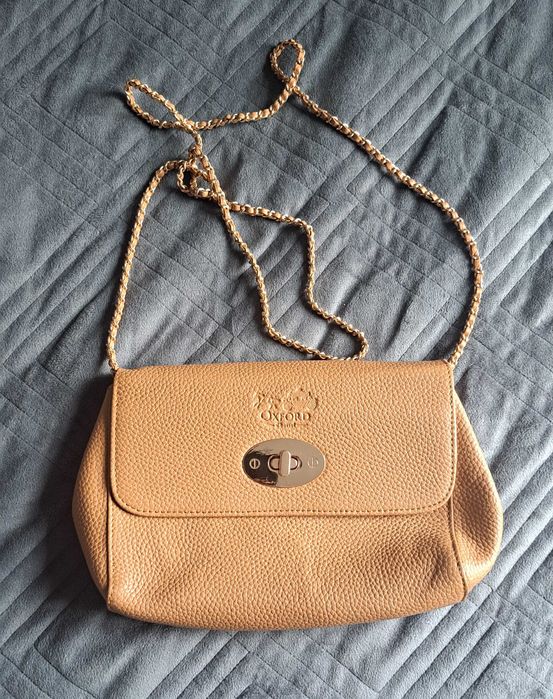 Bolsa/Carteira com Aba e Fecho Metálico - cor Castanho Claro