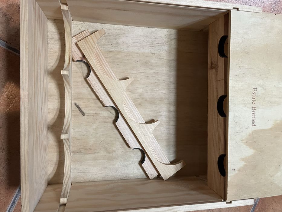 Caixa de madeira vinhos