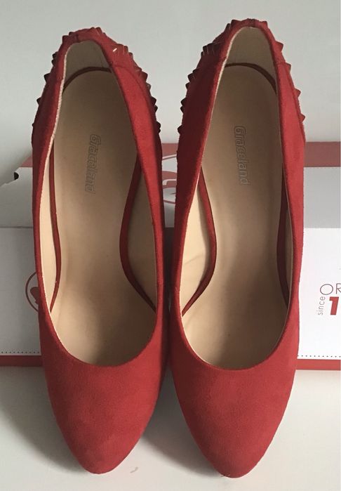 Piękne czerwone zamszowe szpilki na koturnie rozmiar 40 Graceland