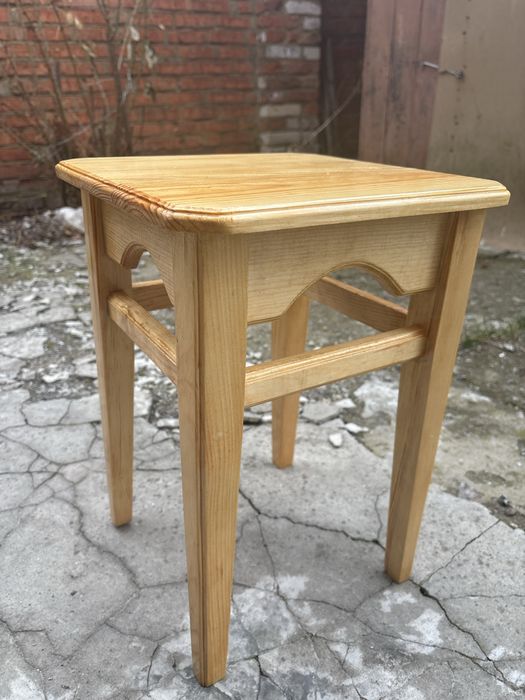 Табурети нові кухонні