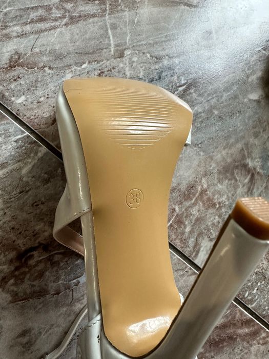 Лаковані білі туфлі 38 розміру