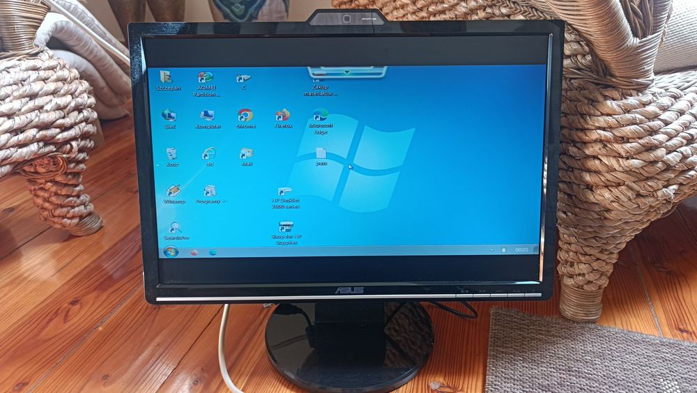 Monitor Asus z kamerą