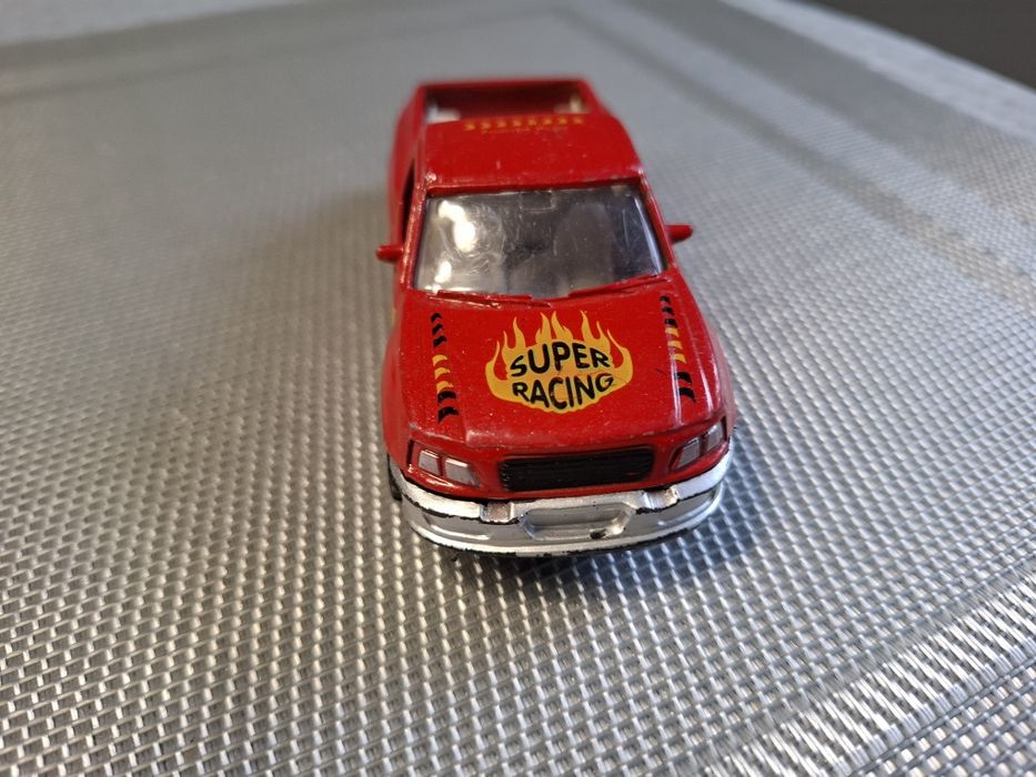 Model samochodu skala 1:43