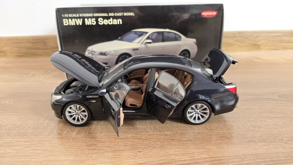 Bmw m5 e60 kyosho 1/18 norev minichamps Otto autoart ottomobile