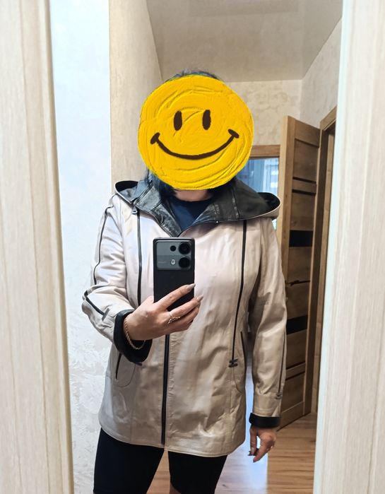 Жіноча шкіряна куртка