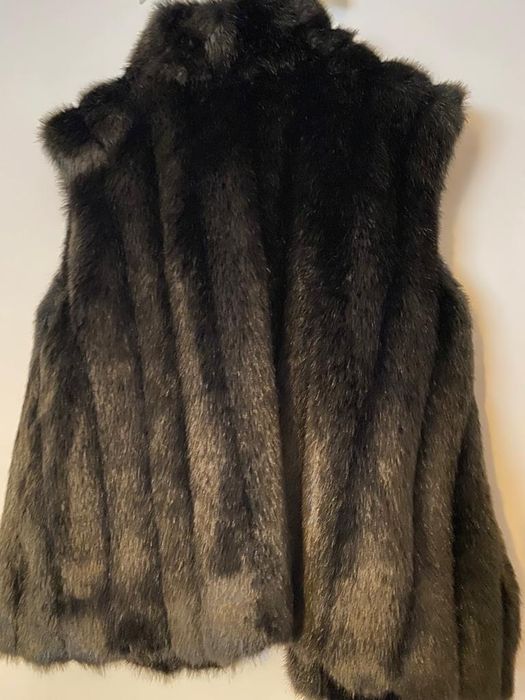 Colete em pêlo castanho