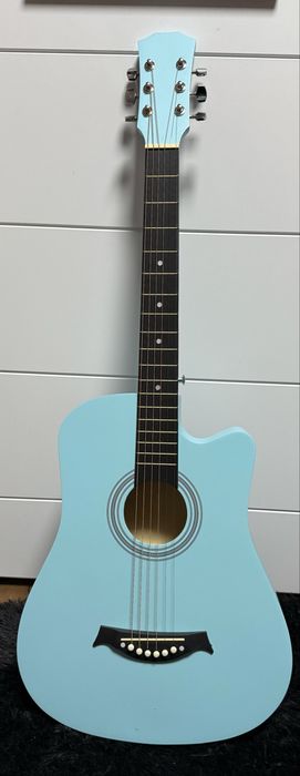 Новая акустическая гитара Sky Blue — стильная и удобная