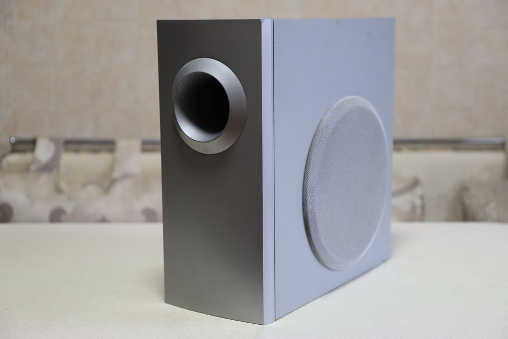 Universum  subwoofer  DR 4020  60 wat