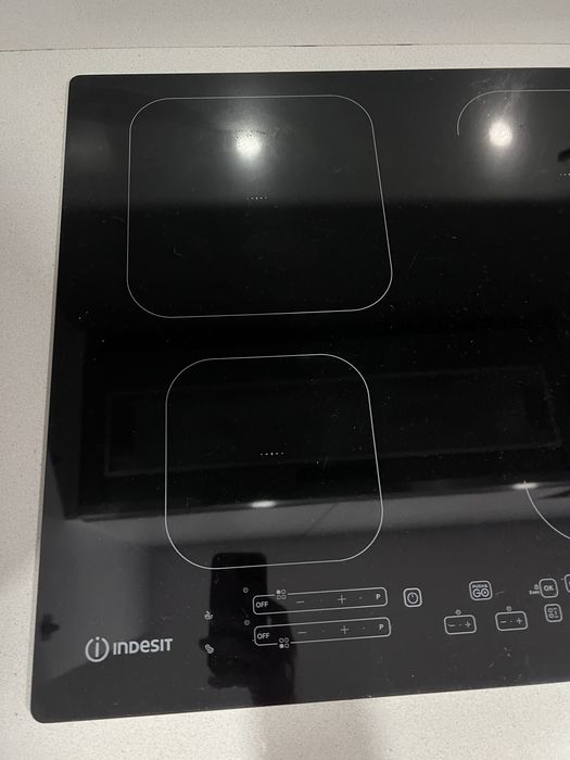 Placa de Indução Indesit DualZone – Como Nova / Excelente Estado