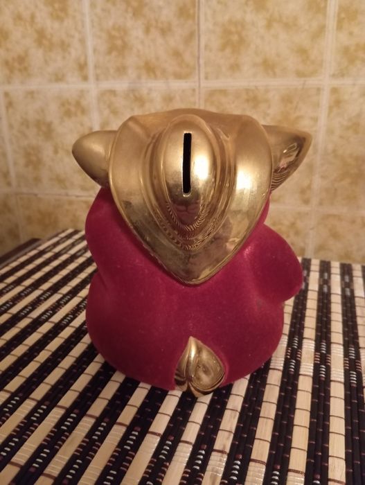 Копилка "Хрюшка". НОВАЯ. Высота 15 см.