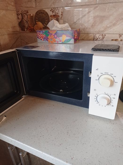 МИКРОВОЛНОВКА.  SAMSUNG  в отличном состоянии