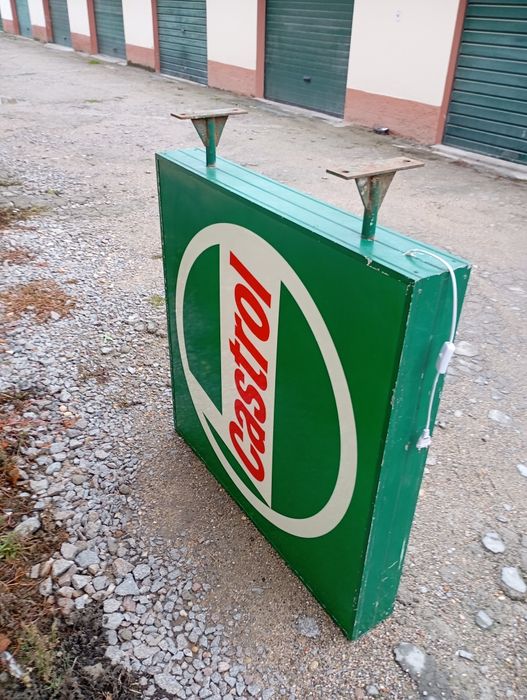 Reclame luminoso Castrol