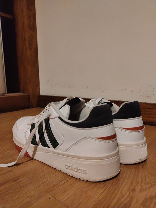 Sapatilhas adidas brancas c/verde e vermelho
