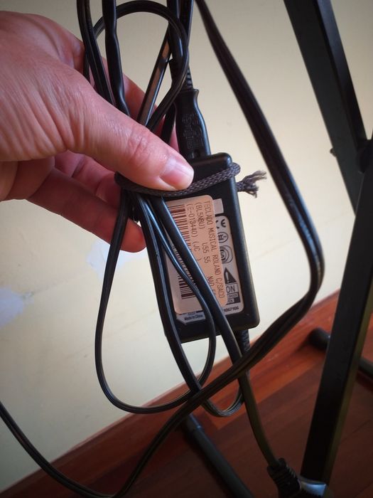 Órgão Roland práticamente novo