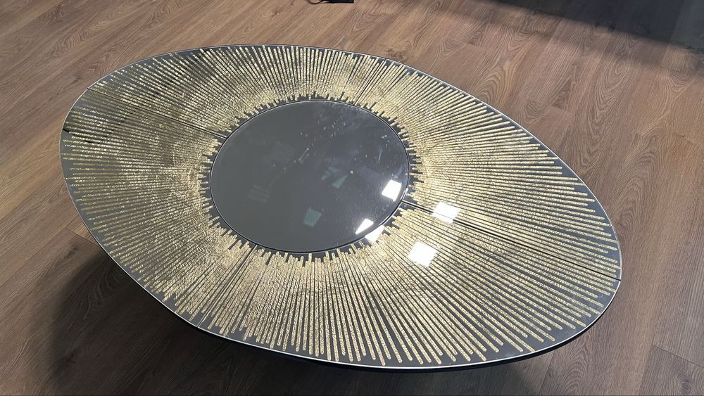 Espelho oval com detalhes em dourado 119x75cm