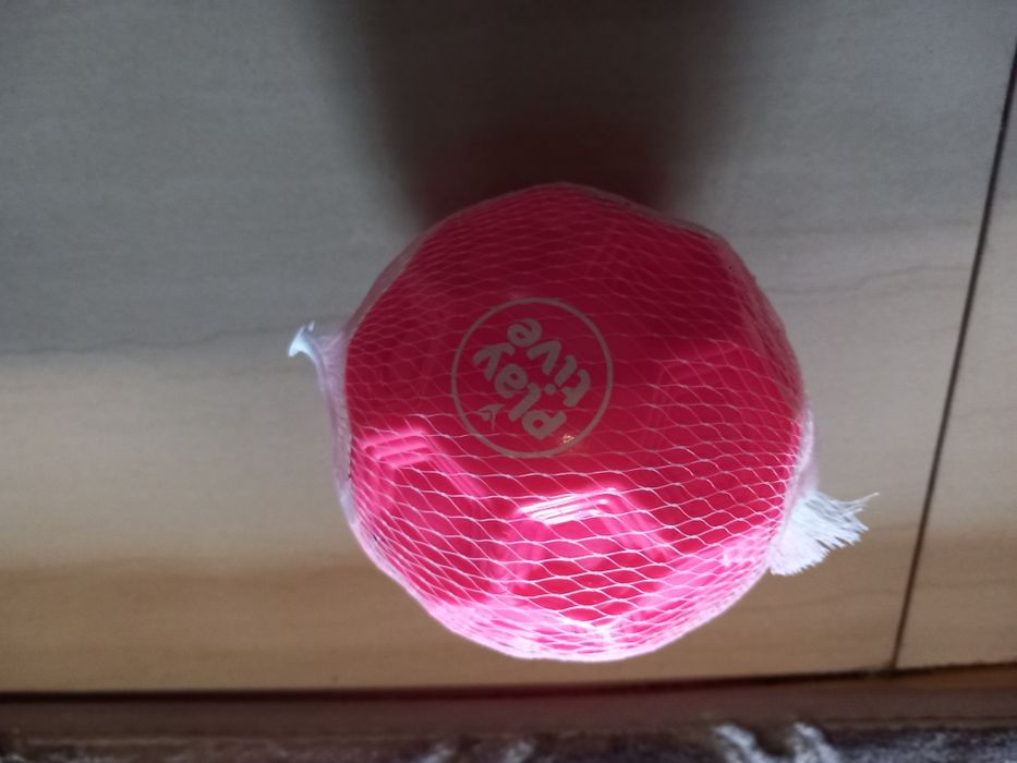 Gumowa skacząca piłka do wody odbijająca się od wody 9 cm