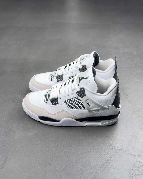新品未使用　Nike Air Jordan 4 \"Military Black\" Nike Air Jordan 4 