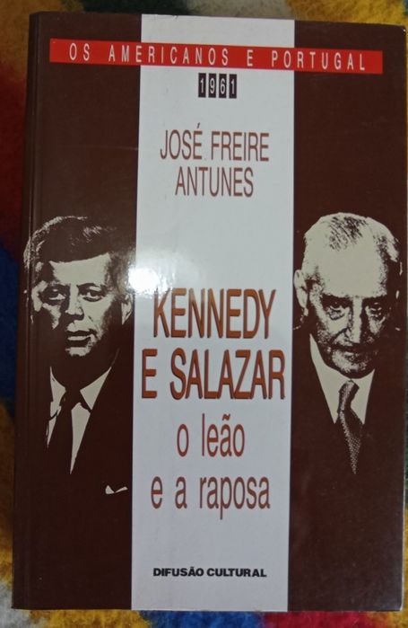 Livros Salazar e cartoons