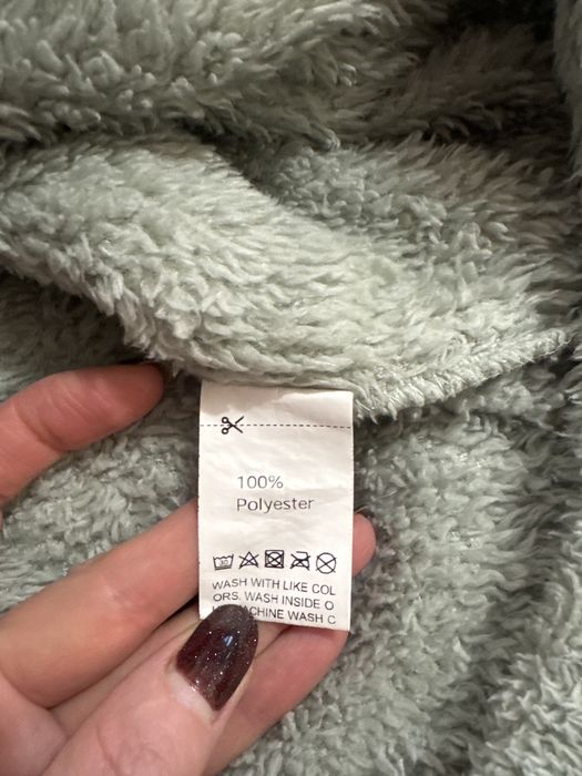 Жінночій світер