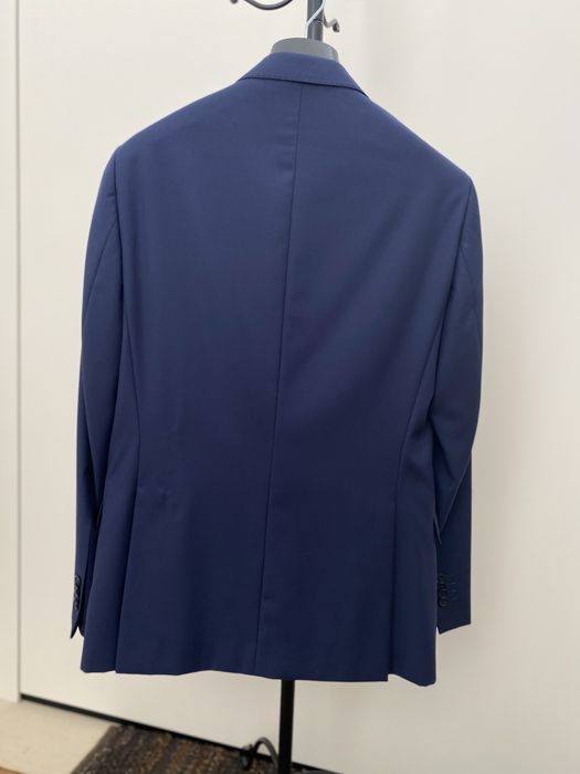 Fato slim fit , da suits inc, usado 1vez. Na compra do fato ofereço a camisa da mesma marca tam. M slim fit