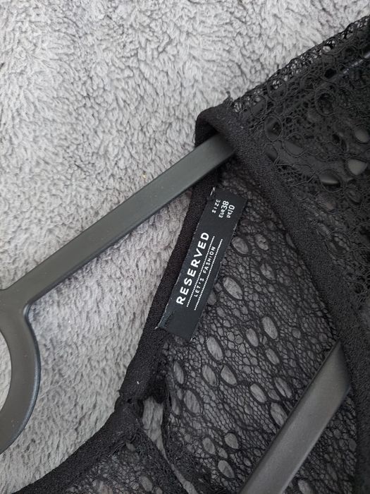 Czarny kombinezon reserved koronka krótki elegancki