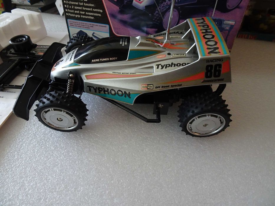 Antigo carro telecomandado Nikko - Taifun RDC-14060 na caixa