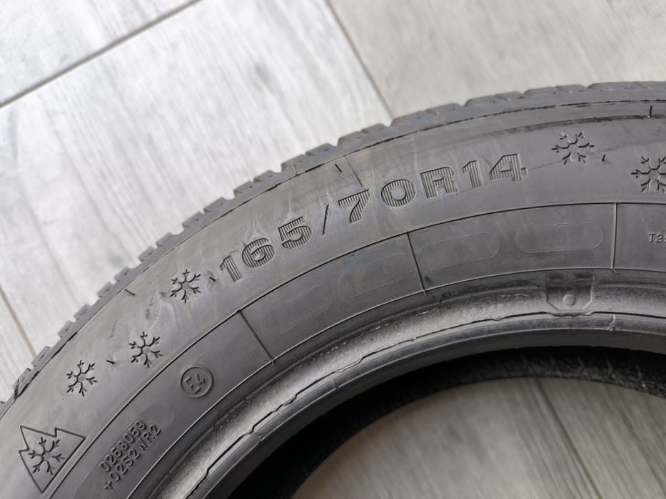 Opony zimowe Dunlop 165/70R14. 7.5 mm