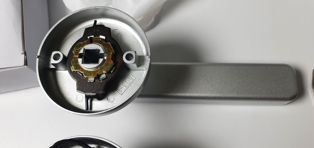 "Smart Lock" elektroniczny zamek na PIN / odcisk palca / smartfon