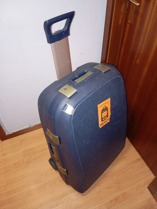Vendo Mala de viagem rígida 30 Kilos mala de porão