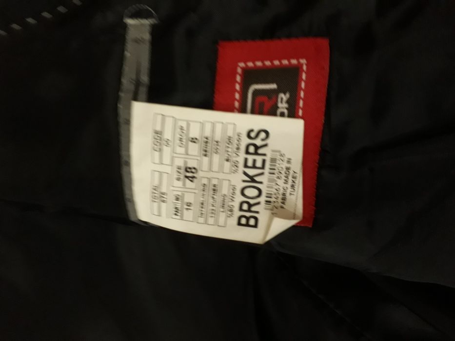 Черные школьные брюки и жилетка. Пиджак 48 размера