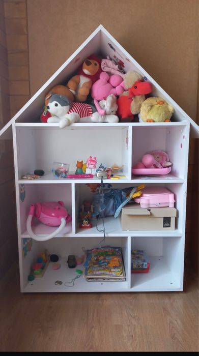 Поличка домік для дитячої кімнати.