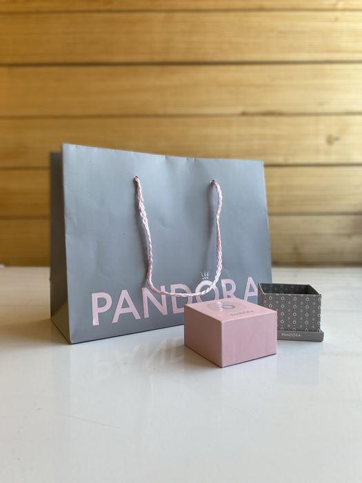 Подарунковий пакет і коробочка Pandora