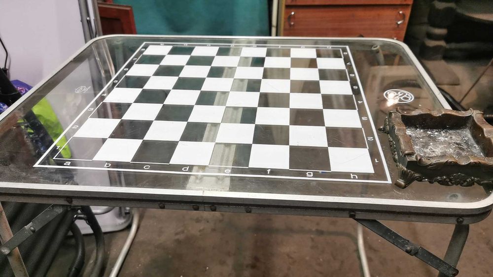 Stolik PolSport z szachownicą