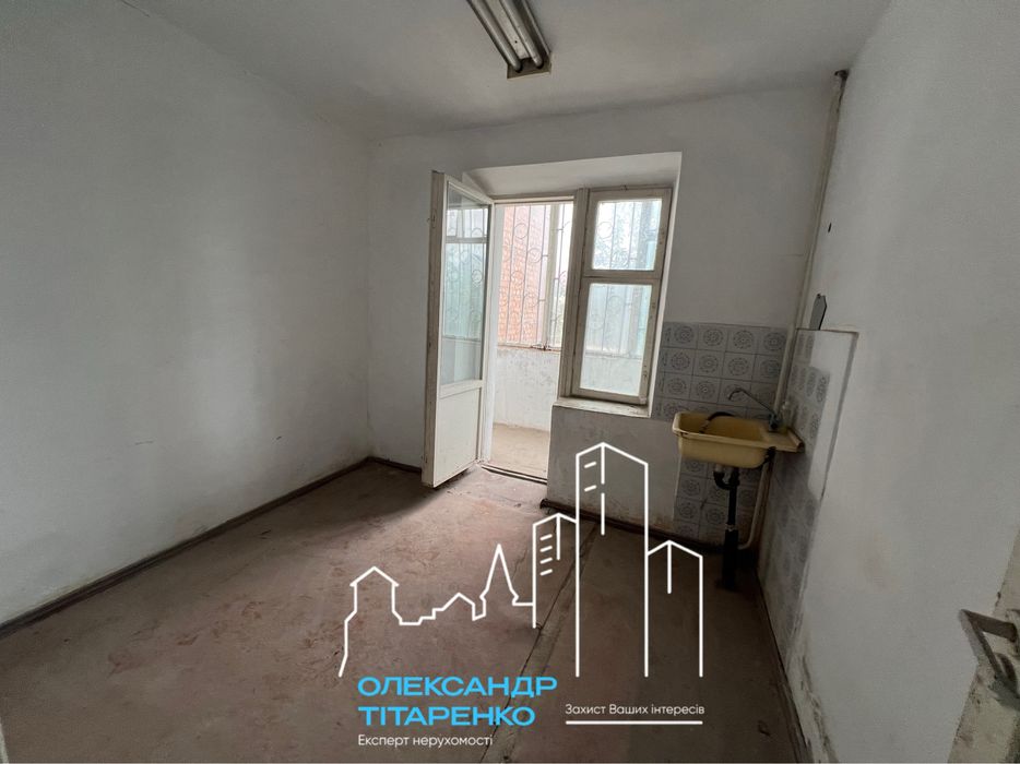 Продам комерційне приміщення з боксом під бус!