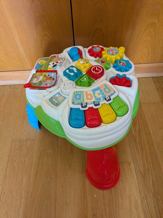 Mesa de atividades Clementoni