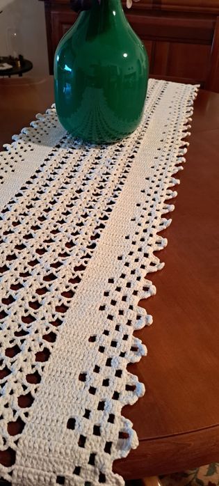 Caminho de mesa-pano feito à mão