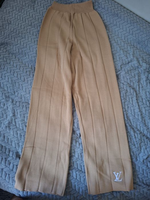 Komplet damski polo i szerokie spodnie (w stylu LV)