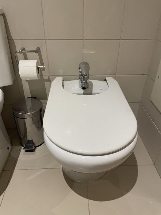 Bidé Roca com torneira misturadora Grohe. tenho para venda 2 iguais.