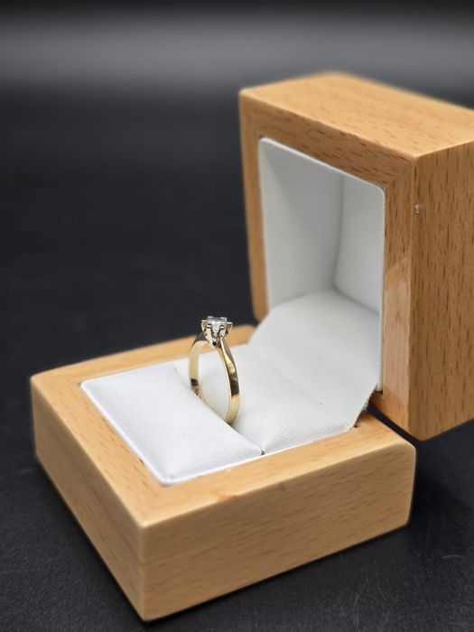 Złoty pierścionek próba 333