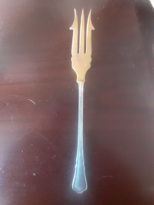 Garfo de prata para acepipes