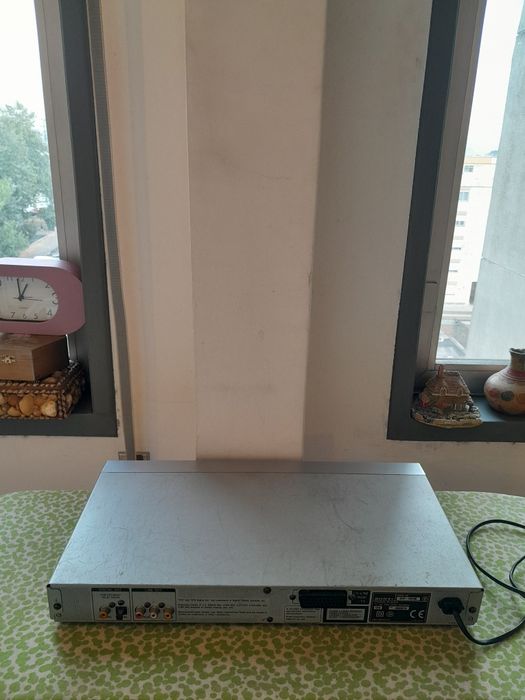 Vendo Leitor de DVD SONY muito bonito em bom estado