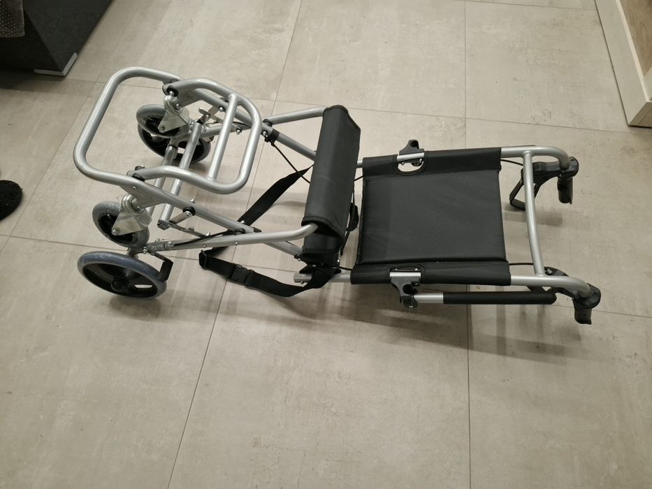 Cadeira de rodas para uso  interior
