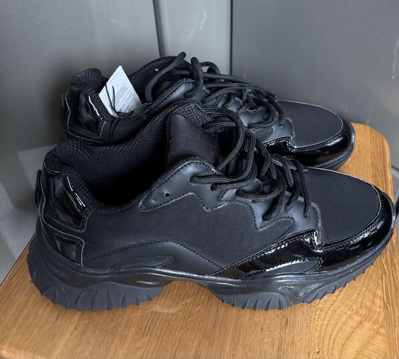 Кросівки Reserved