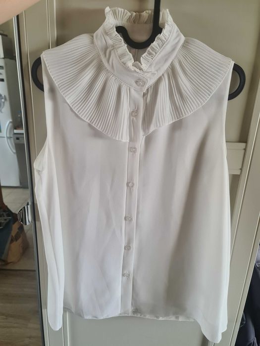 Bluzka z żabotem. 38rozm.