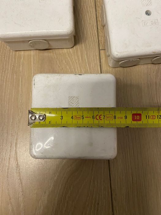 Puszki prądowe natynkowe