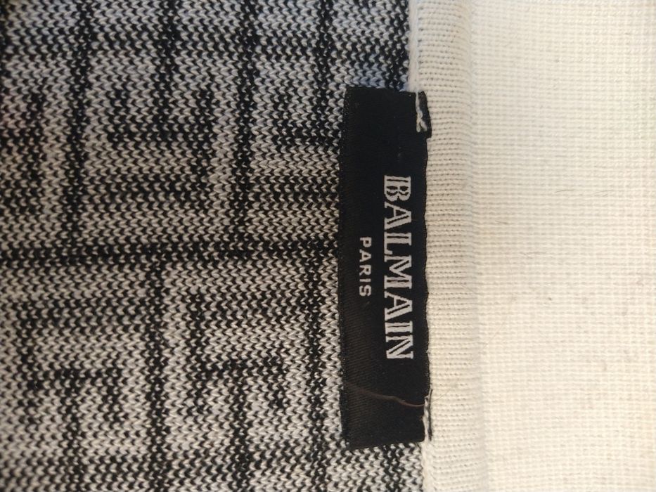 Fajny sweterek polo robiony na Balmain