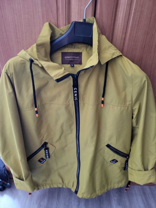 Жіноча весняна куртка 52р