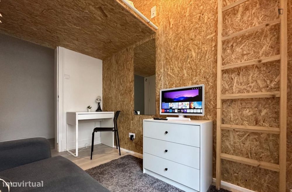 Quarto - localizado em Arroios Lisbon