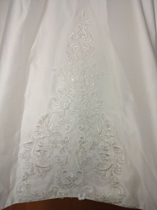 Весільна сукня. Атлас