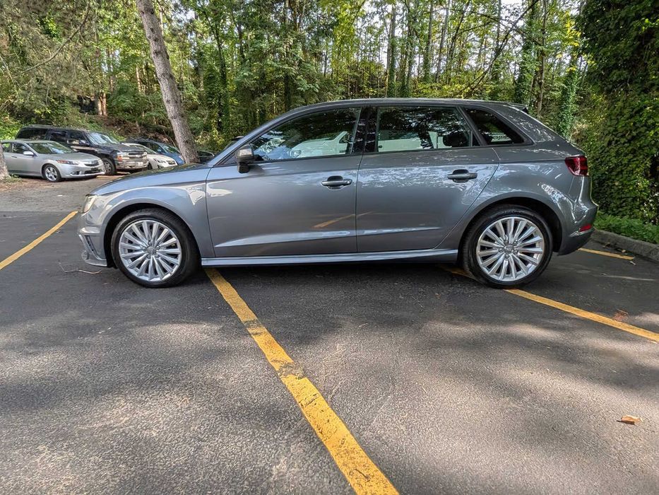 Audi A3 e-tron      2016
